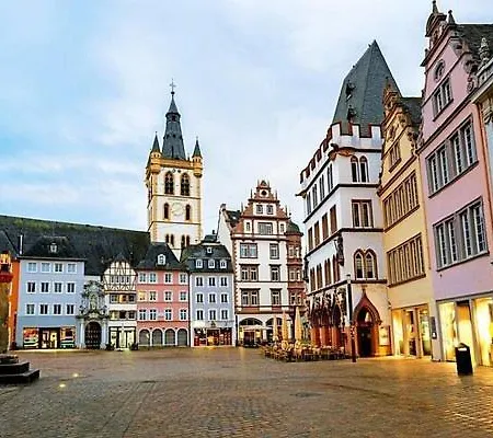 Trier-ferienwohnung Mit 2 Schlafzimmern, 2 Baeder, Moderne Kueche, 2 Badezimmer, Laube- Zentral In *