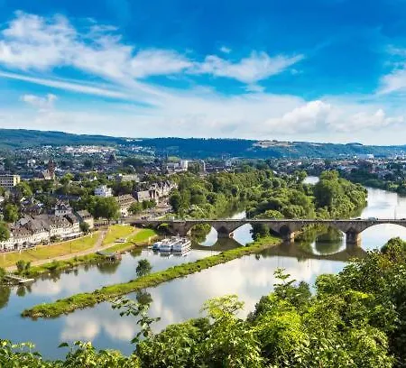 Trier-ferienwohnung Mit 2 Schlafzimmern, 2 Baeder, Moderne Kueche, 2 Badezimmer, Laube- Zentral In Апартаменты Трир