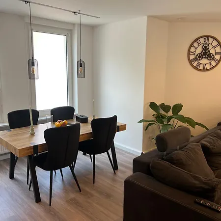 Trier-ferienwohnung Mit 2 Schlafzimmern, 2 Baeder, Moderne Kueche, 2 Badezimmer, Laube- Zentral In Апартаменты Трир