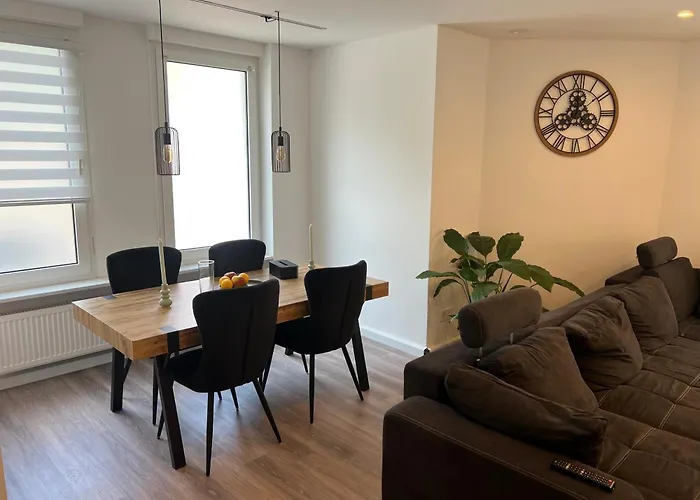 Trier-ferienwohnung Mit 2 Schlafzimmern, 2 Baeder, Moderne Kueche, 2 Badezimmer, Laube- Zentral In Lejlighed Trier