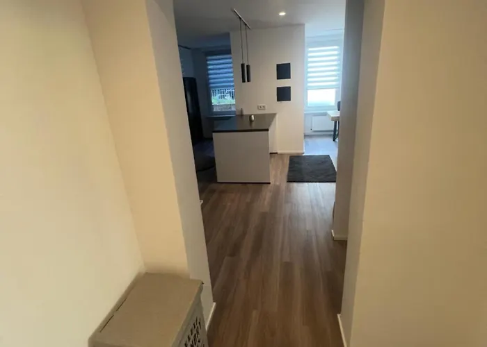 Apartment Trier-ferienwohnung Mit 2 Schlafzimmern, 2 Baeder, Moderne Kueche, 2 Badezimmer, Laube- Zentral In